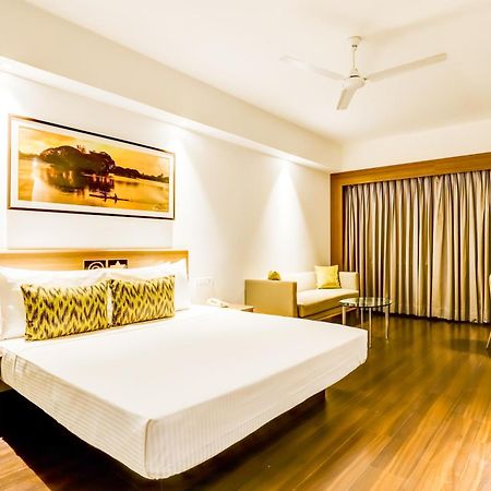 Lemon Tree Hotel Electronics City Bangalore Exterior foto